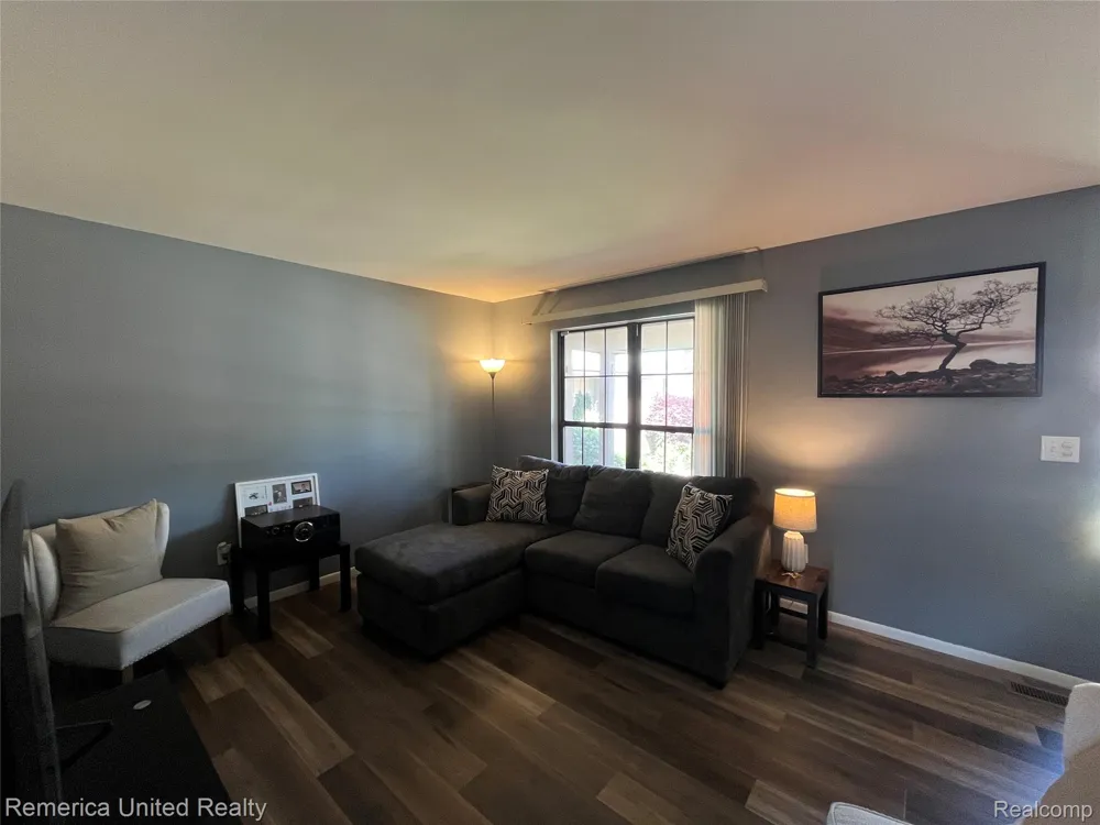 31621 Green Meadow Lane Warren City, MI 48093