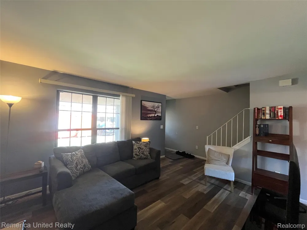 31621 Green Meadow Lane Warren City, MI 48093