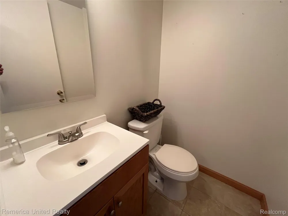 31621 Green Meadow Lane Warren City, MI 48093