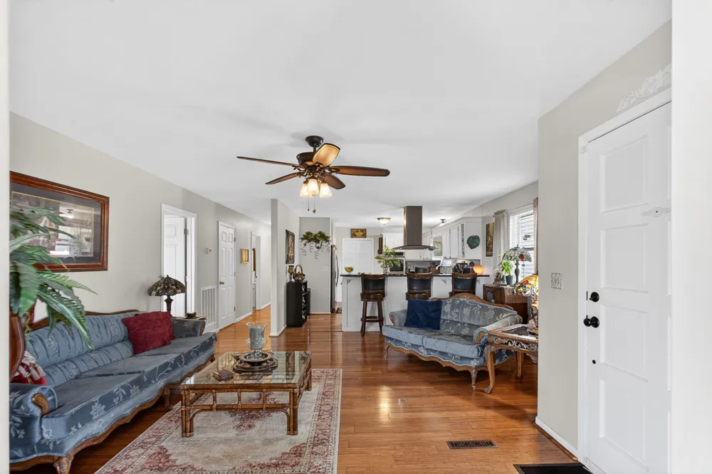 1031 Montcrest Dr Lenoir City, TN 37771