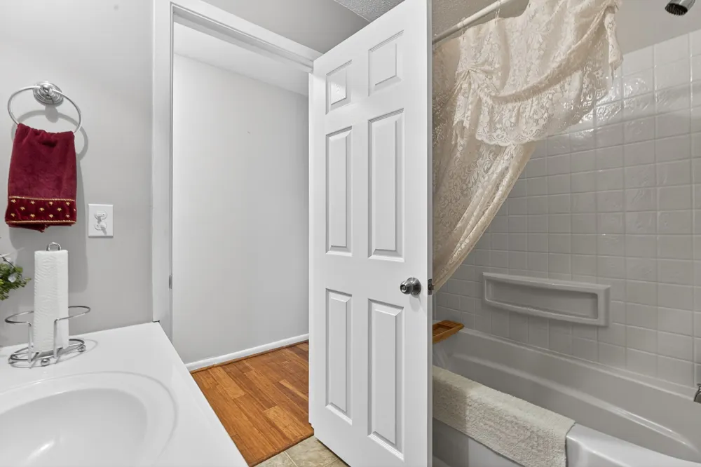 1031 Montcrest Dr Lenoir City, TN 37771