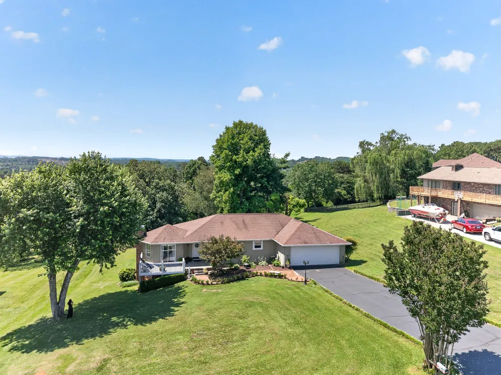 1031 Montcrest Dr Lenoir City, TN 37771