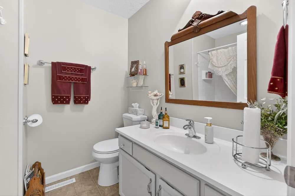 1031 Montcrest Dr Lenoir City, TN 37771