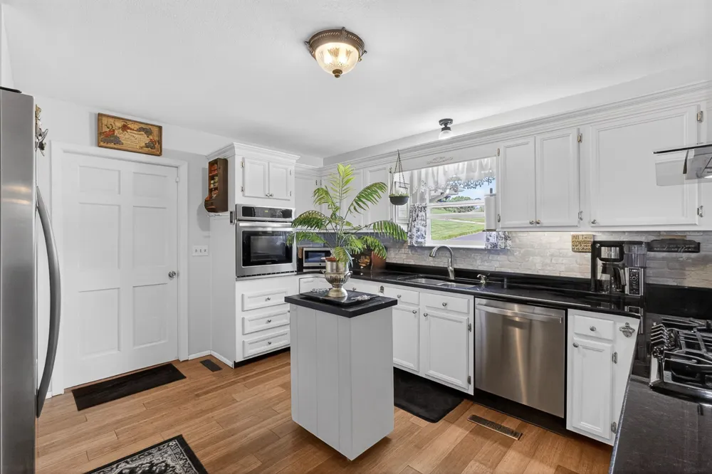 1031 Montcrest Dr Lenoir City, TN 37771