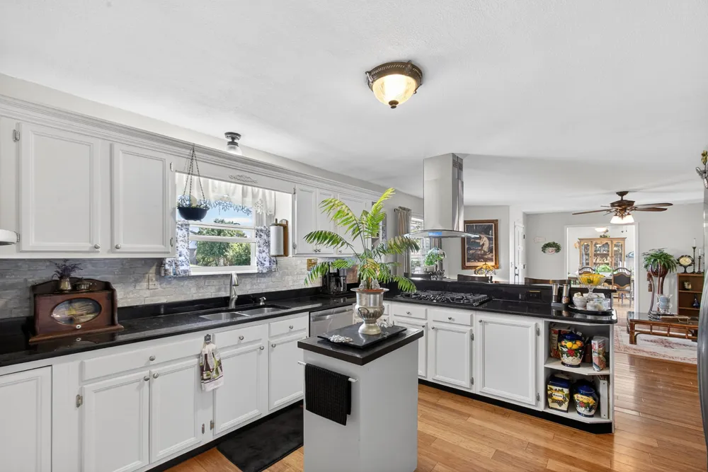 1031 Montcrest Dr Lenoir City, TN 37771
