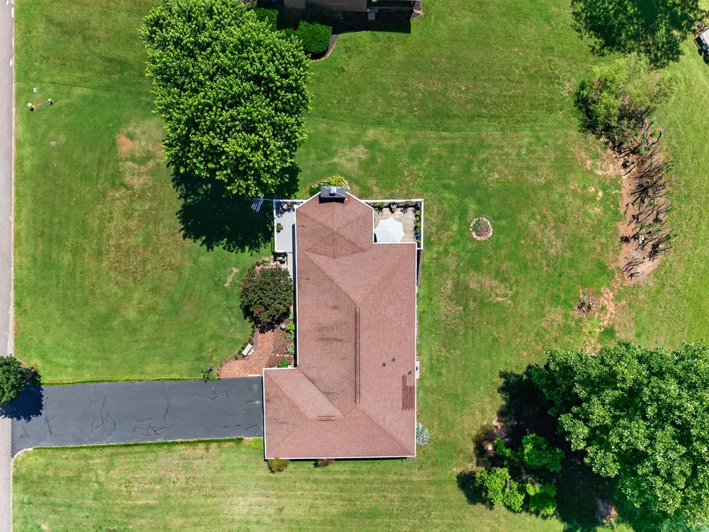 1031 Montcrest Dr Lenoir City, TN 37771