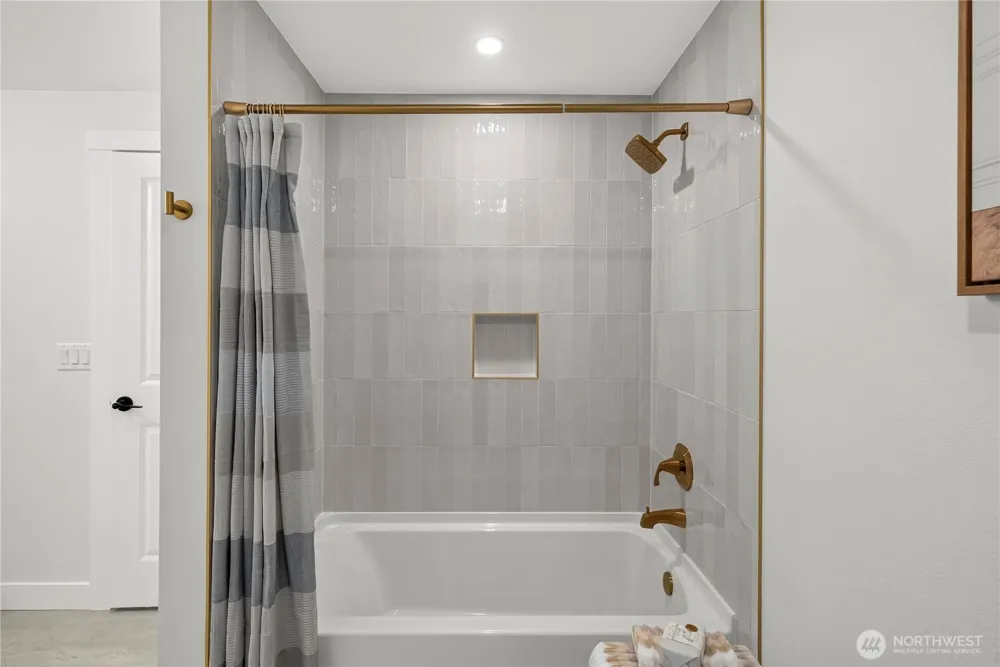 31509 42nd Avenue SW Federal Way, WA 98023