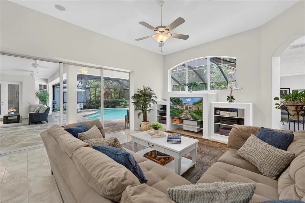 5603 EAGLEGLEN PLACE Lithia, FL 33547