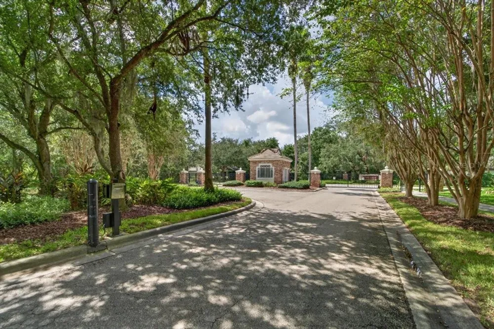 5603 EAGLEGLEN PLACE Lithia, FL 33547