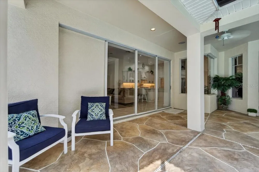 5603 EAGLEGLEN PLACE Lithia, FL 33547