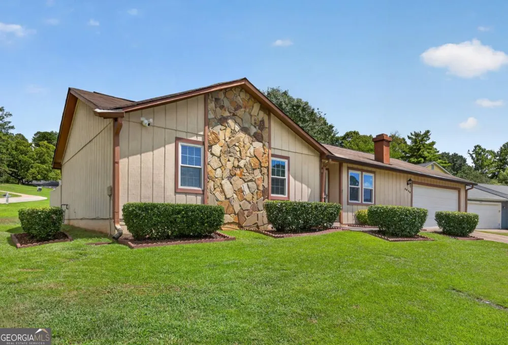 1019 Park West LN Stone Mountain, GA 30088