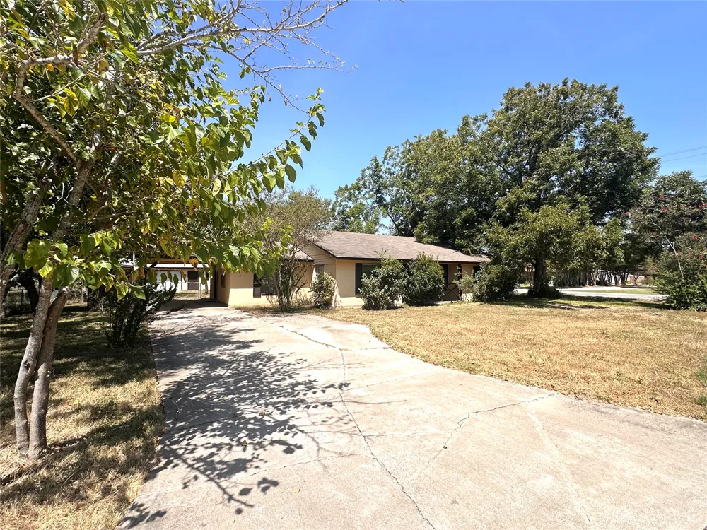 400 Sunbonnet Drive Buda, TX 78610