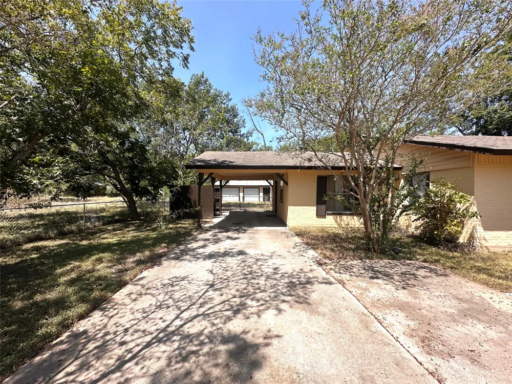 400 Sunbonnet Drive Buda, TX 78610