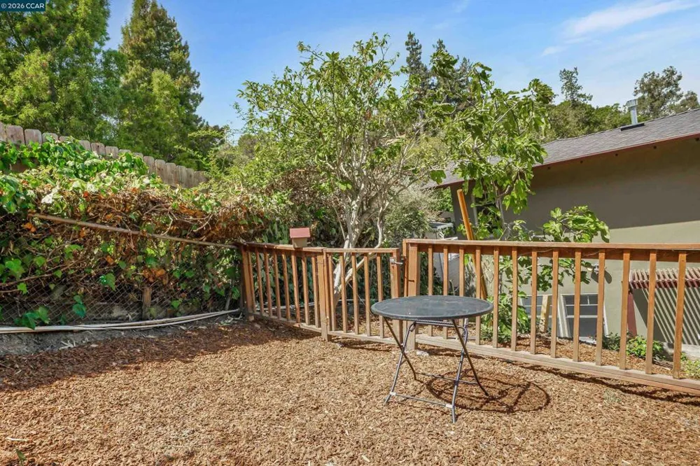10 Green St Martinez, CA 94553