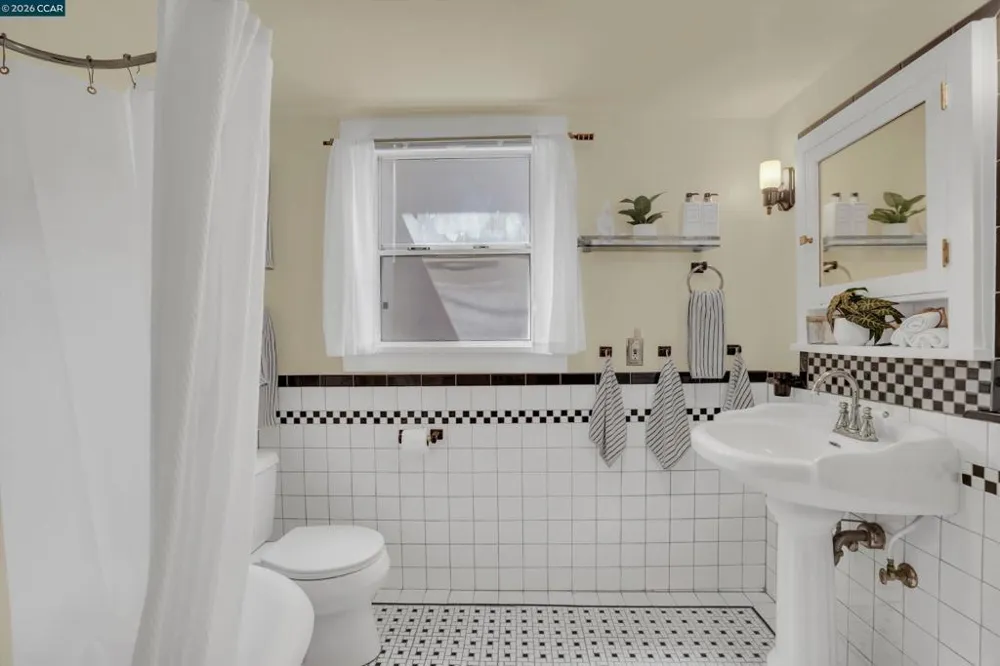 10 Green St Martinez, CA 94553