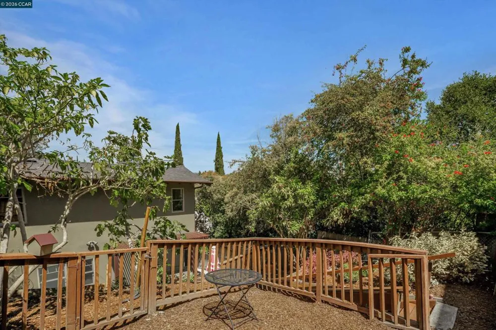 10 Green St Martinez, CA 94553