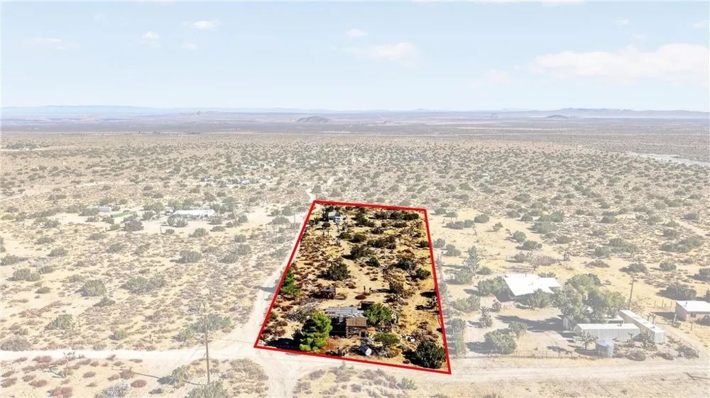 23503 E Avenue Z Llano, CA 93544