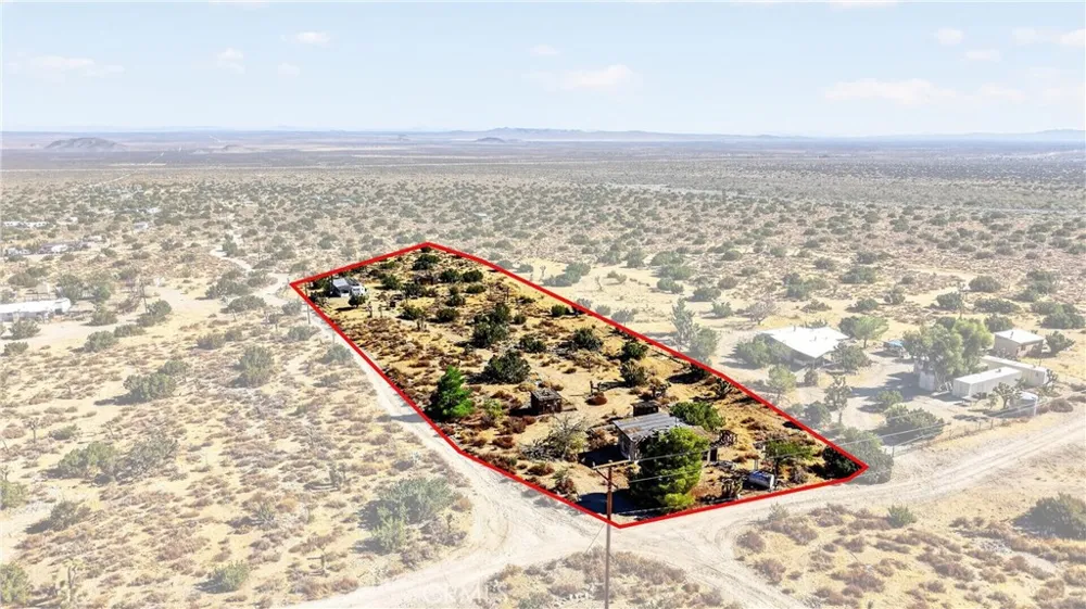23503 E Avenue Z Llano, CA 93544