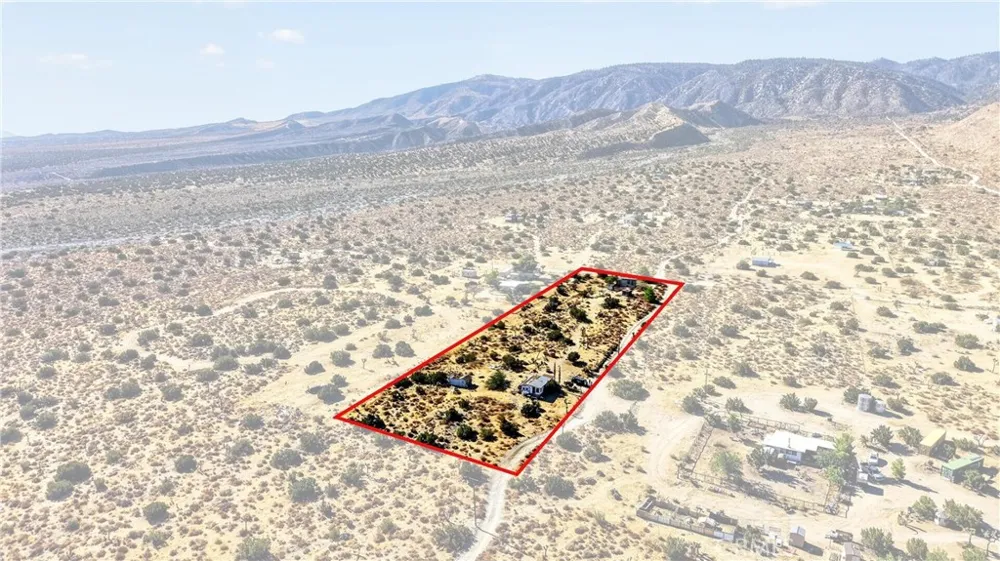 23503 E Avenue Z Llano, CA 93544