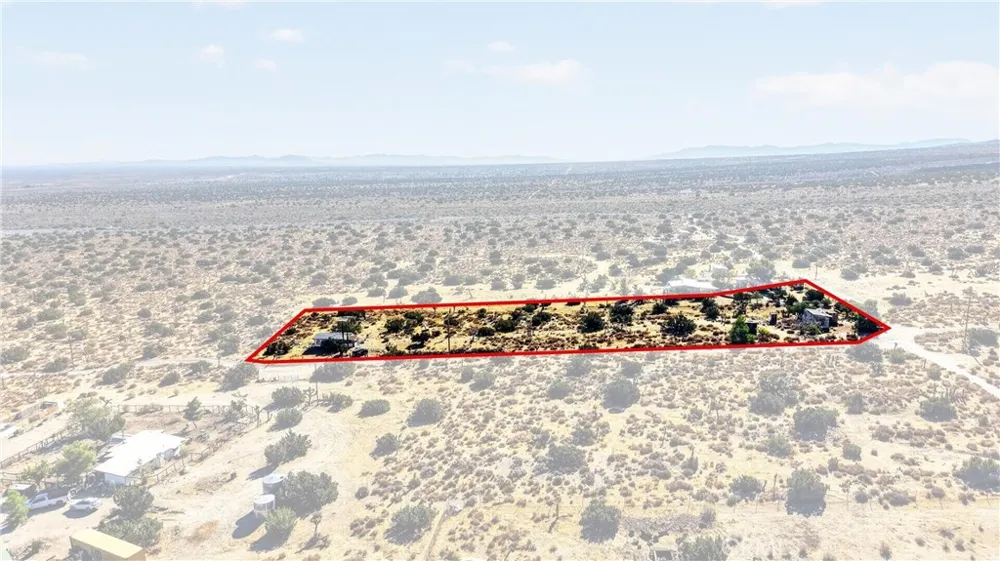 23503 E Avenue Z Llano, CA 93544