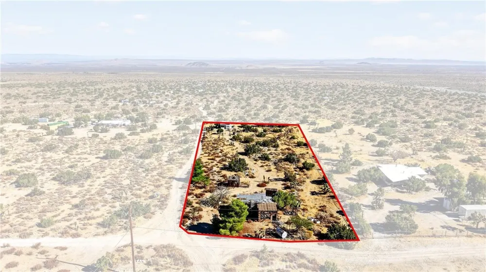 23503 E Avenue Z Llano, CA 93544