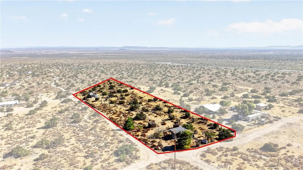 23503 E Avenue Z Llano, CA 93544