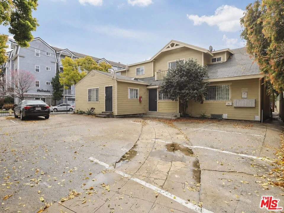 1238 W Adams Boulevard #8 Los Angeles, CA 90007