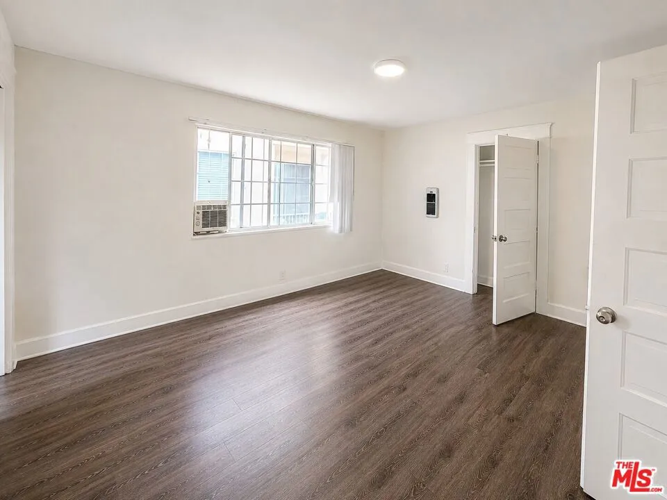 1238 W Adams Boulevard #8 Los Angeles, CA 90007