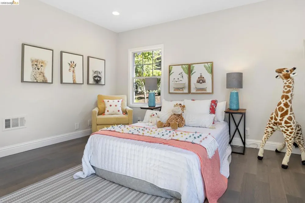 6124 Laird Ave Oakland, CA 94605