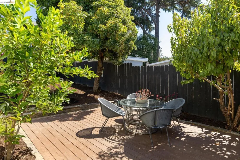 6124 Laird Ave Oakland, CA 94605