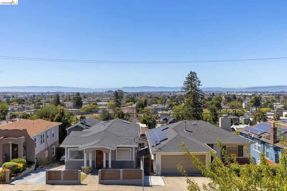 6124 Laird Ave Oakland, CA 94605