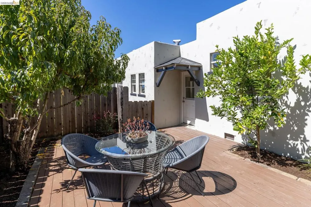 6124 Laird Ave Oakland, CA 94605