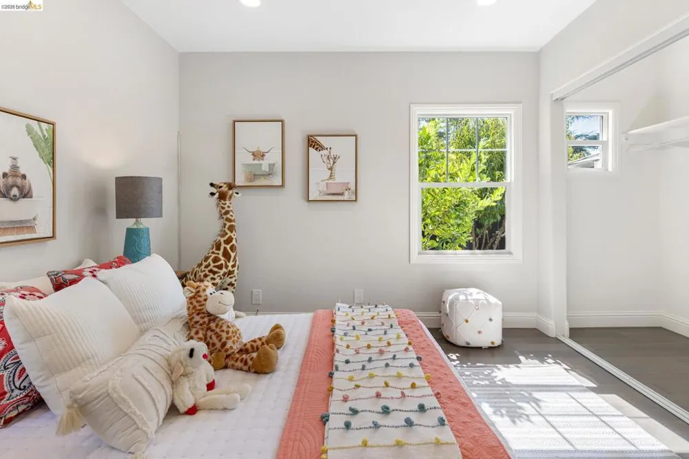 6124 Laird Ave Oakland, CA 94605
