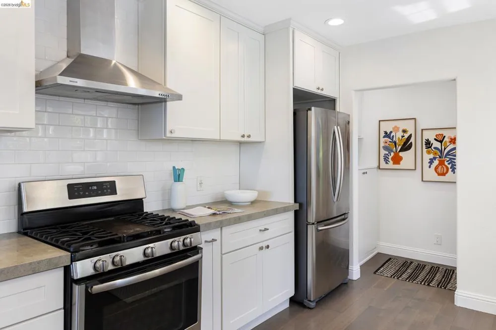 6124 Laird Ave Oakland, CA 94605
