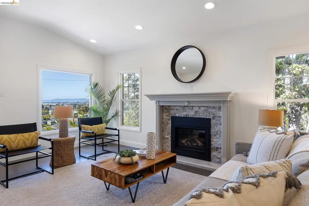 6124 Laird Ave Oakland, CA 94605