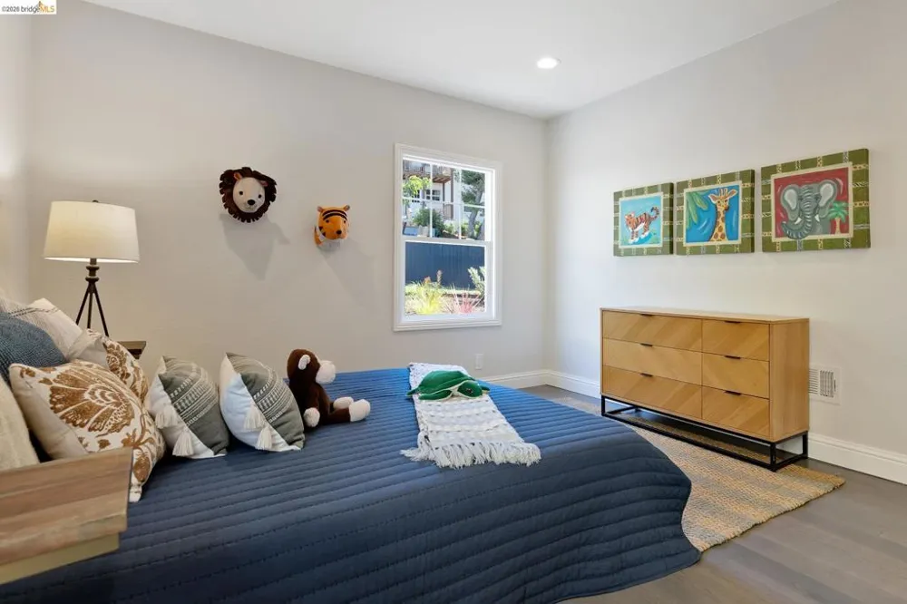 6124 Laird Ave Oakland, CA 94605