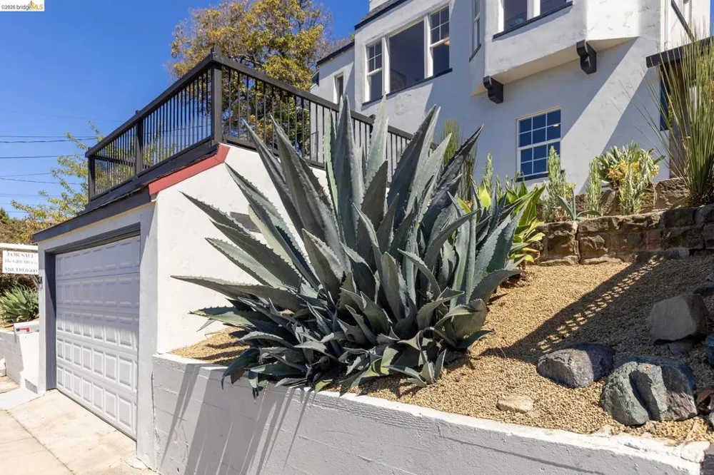6124 Laird Ave Oakland, CA 94605