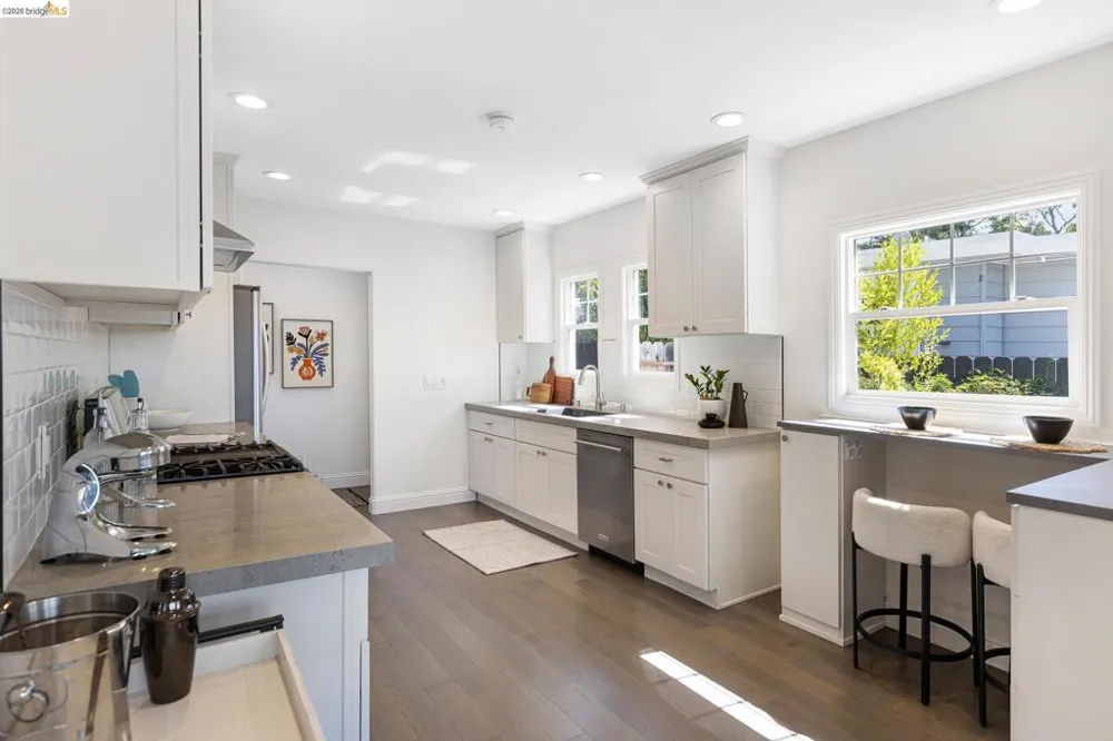 6124 Laird Ave Oakland, CA 94605