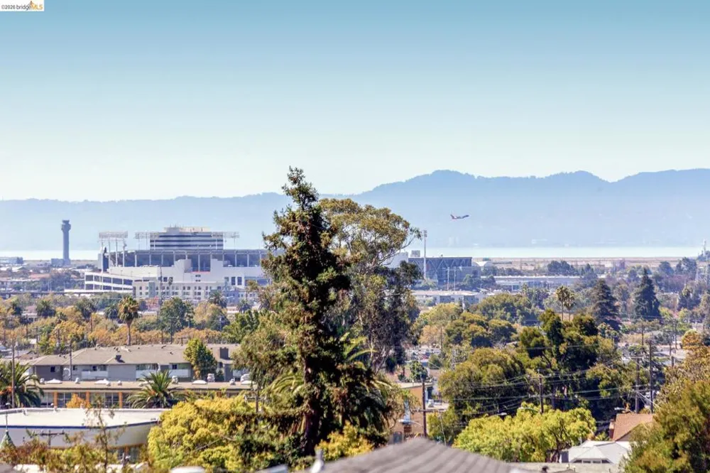 6124 Laird Ave Oakland, CA 94605