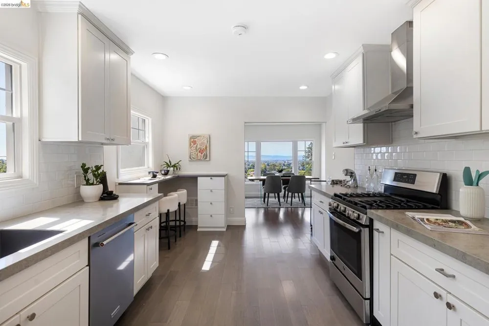 6124 Laird Ave Oakland, CA 94605
