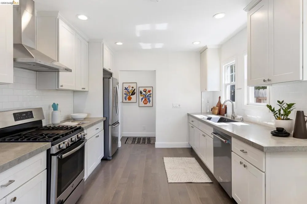 6124 Laird Ave Oakland, CA 94605