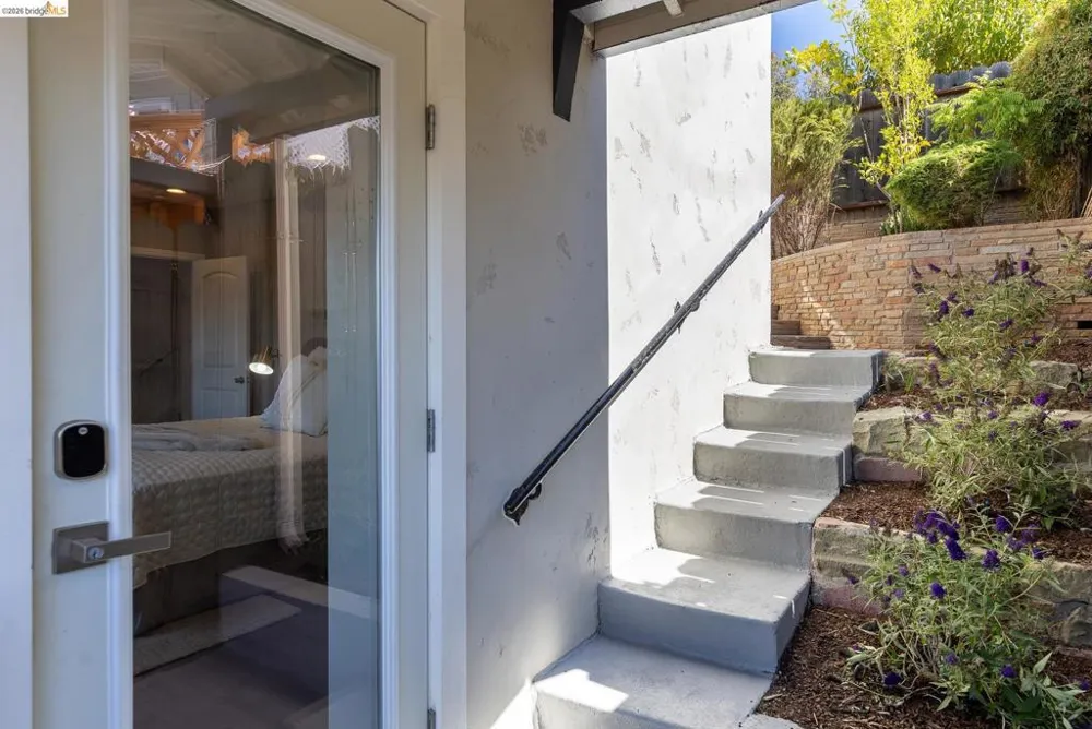 6124 Laird Ave Oakland, CA 94605