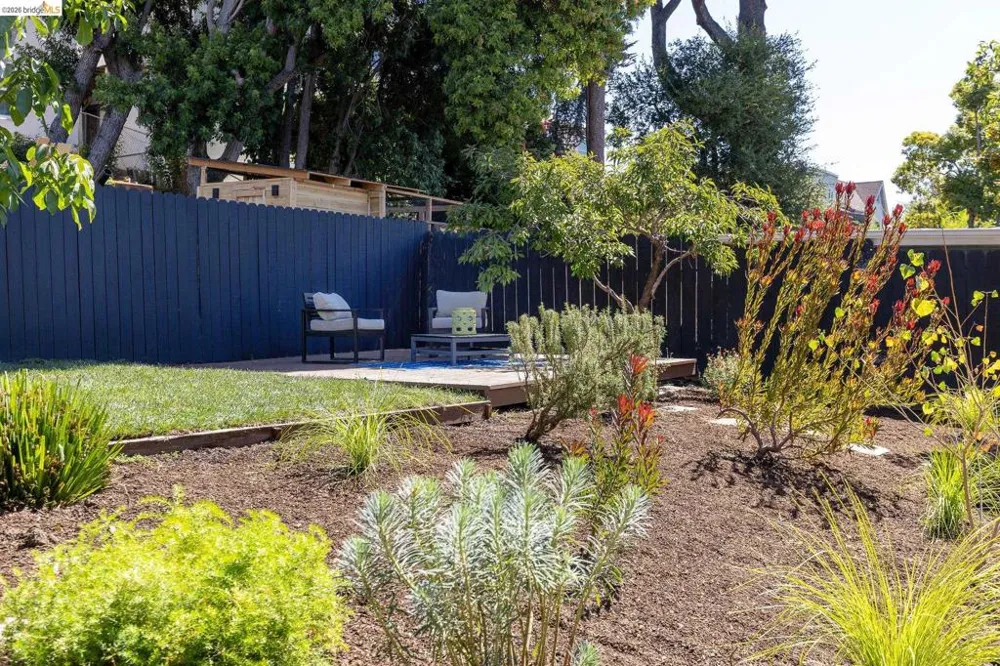 6124 Laird Ave Oakland, CA 94605