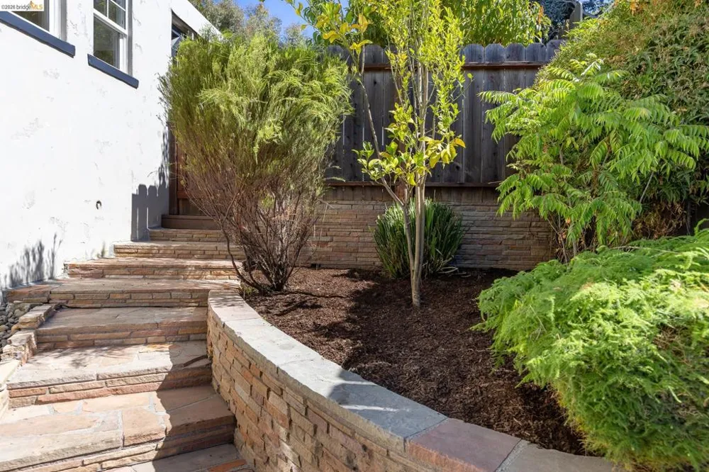 6124 Laird Ave Oakland, CA 94605