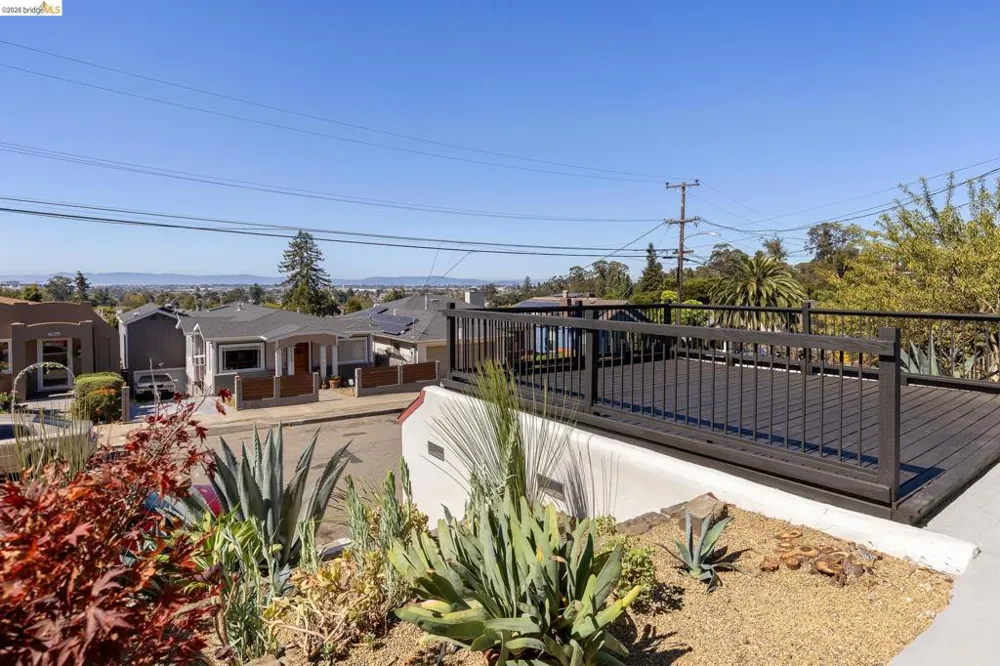 6124 Laird Ave Oakland, CA 94605