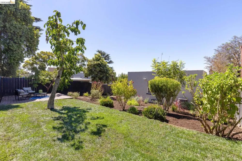 6124 Laird Ave Oakland, CA 94605