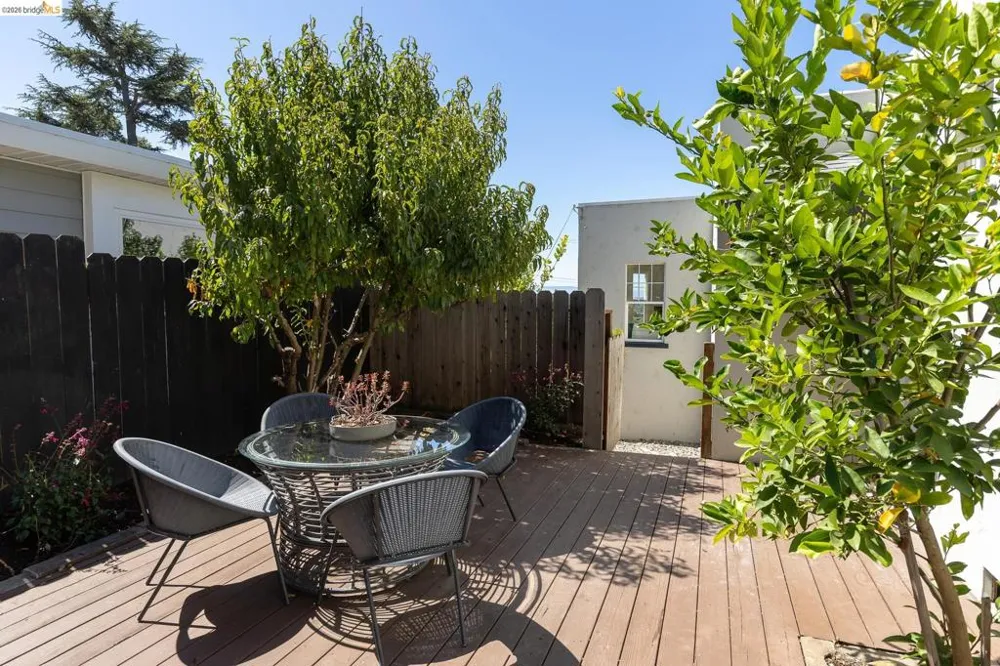 6124 Laird Ave Oakland, CA 94605