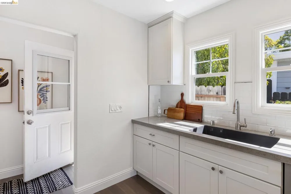 6124 Laird Ave Oakland, CA 94605