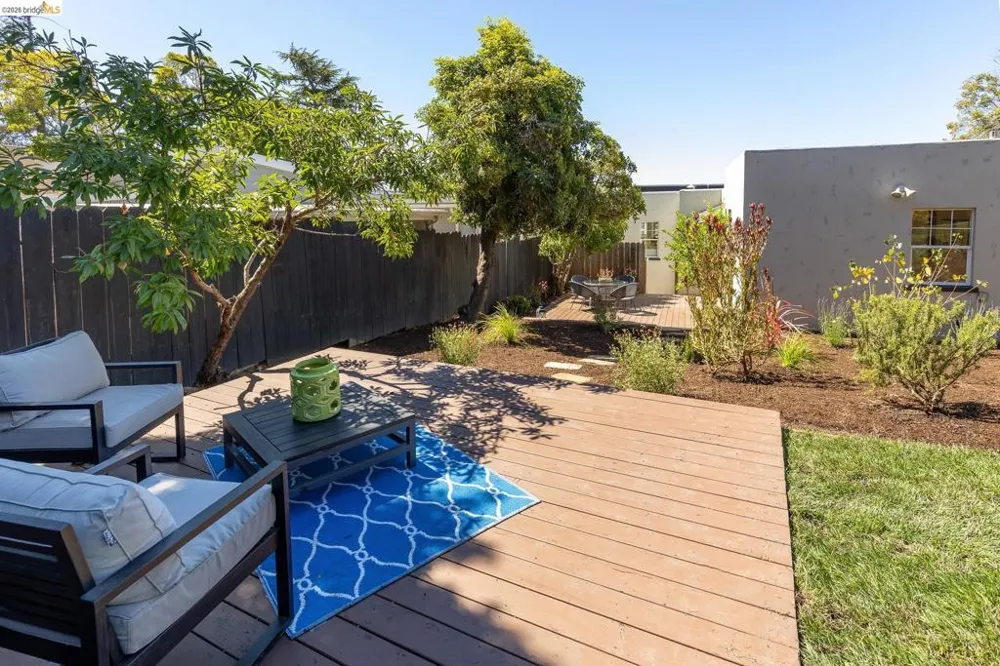 6124 Laird Ave Oakland, CA 94605