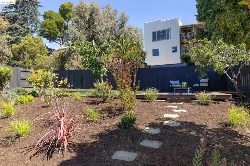 6124 Laird Ave Oakland, CA 94605